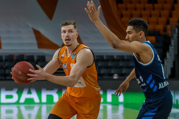 劳森场均贡 劳森场均贡