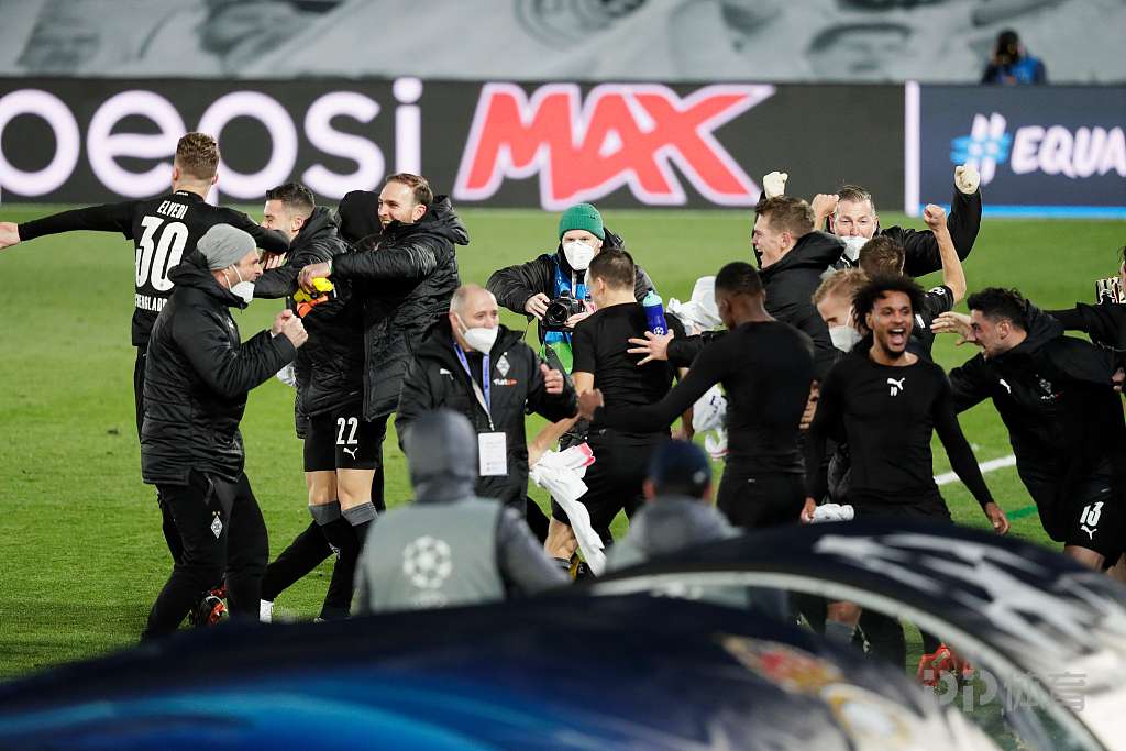 打破了场上 打破了场上