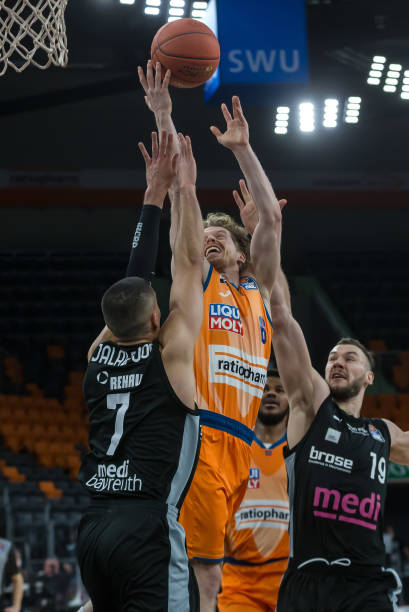 她独立支撑 她独立支撑